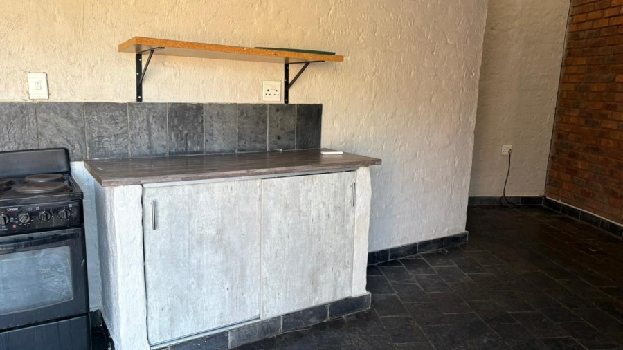 To Let 1 Bedroom Property for Rent in Safari Gardens North West